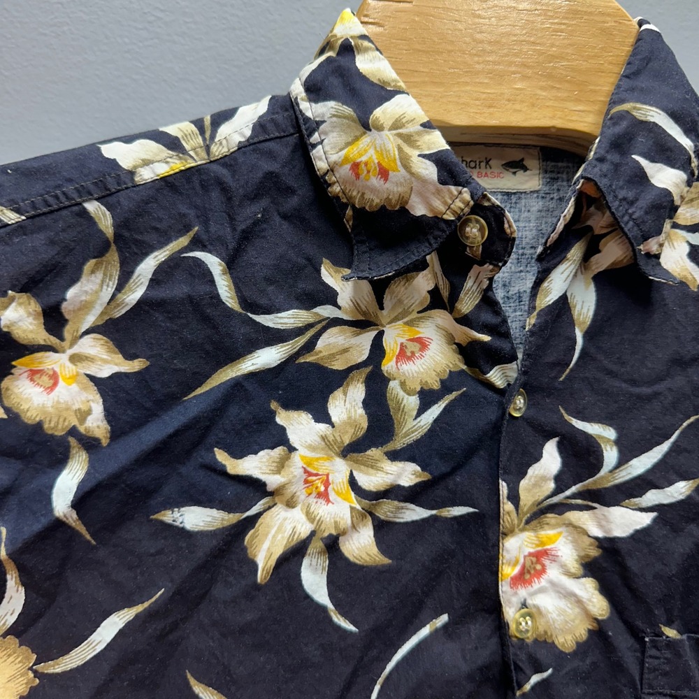 Le Shark Hawaiian Shirt Mens Medium Black Floral Aloha Button Up Cotton Tropical - Picture 5 of 11